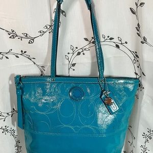 Pre-Owned Coach Signature C Patent Leather Teal Shoulder Bag